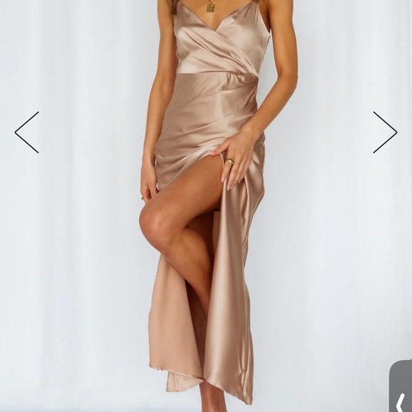 Hello molly FIND YOUR WAY TO ME MIDI DRESS - Picture 3 of 9